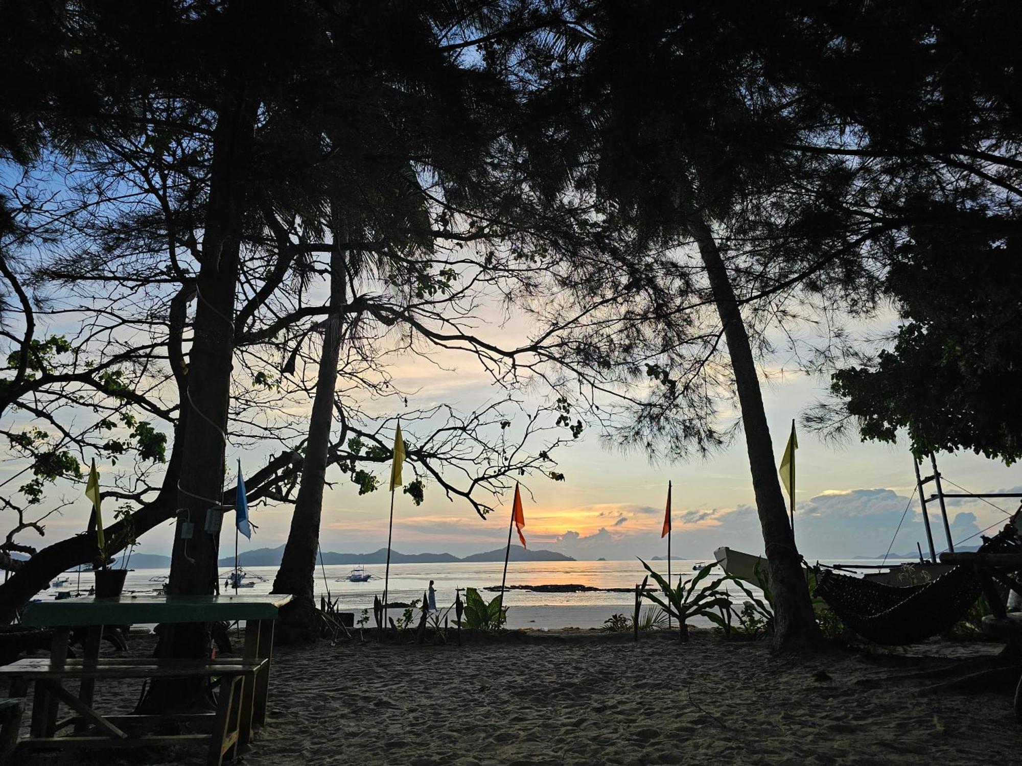 Floresitas Beach Resort El Nido Exterior photo